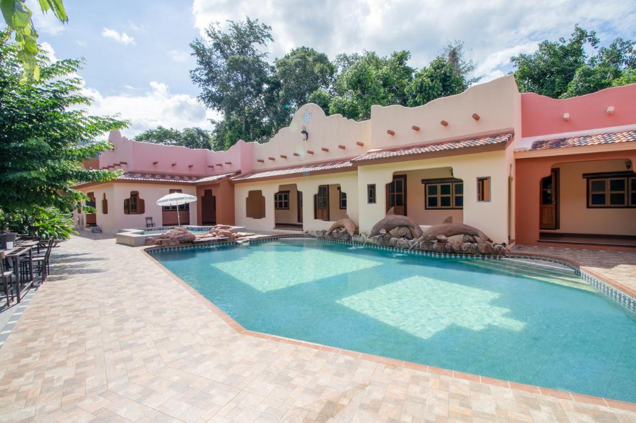 Capital O 1110 Khaoyai Cowboy City Resort ムーシ エクステリア 写真