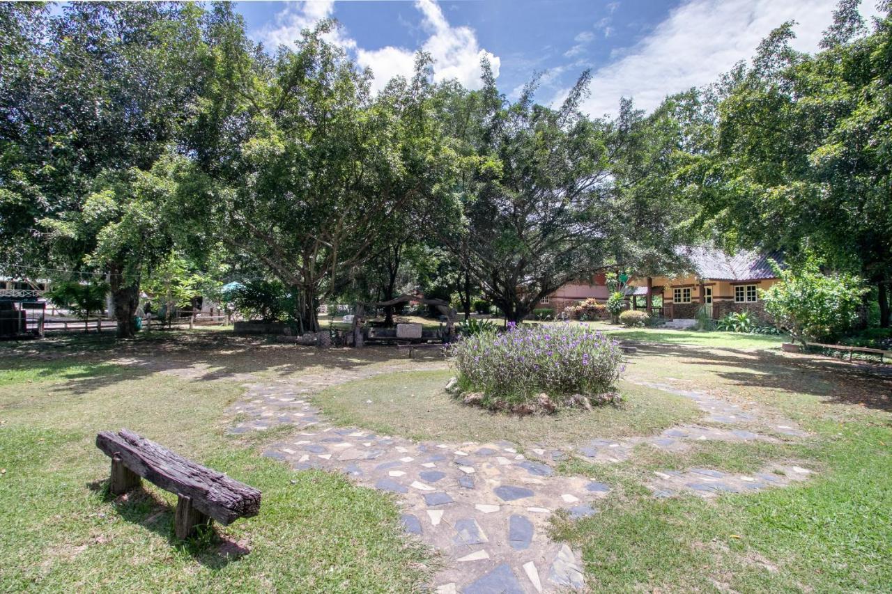 Capital O 1110 Khaoyai Cowboy City Resort ムーシ エクステリア 写真